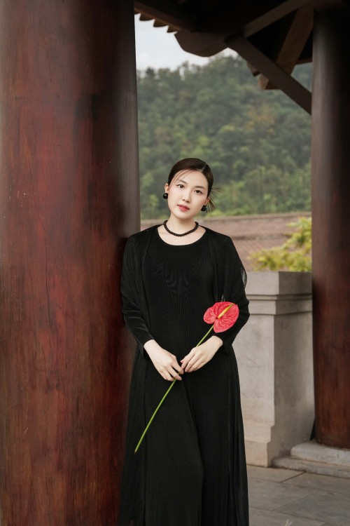 Sixdo Black Pleated Woven Loose Dress With Belt